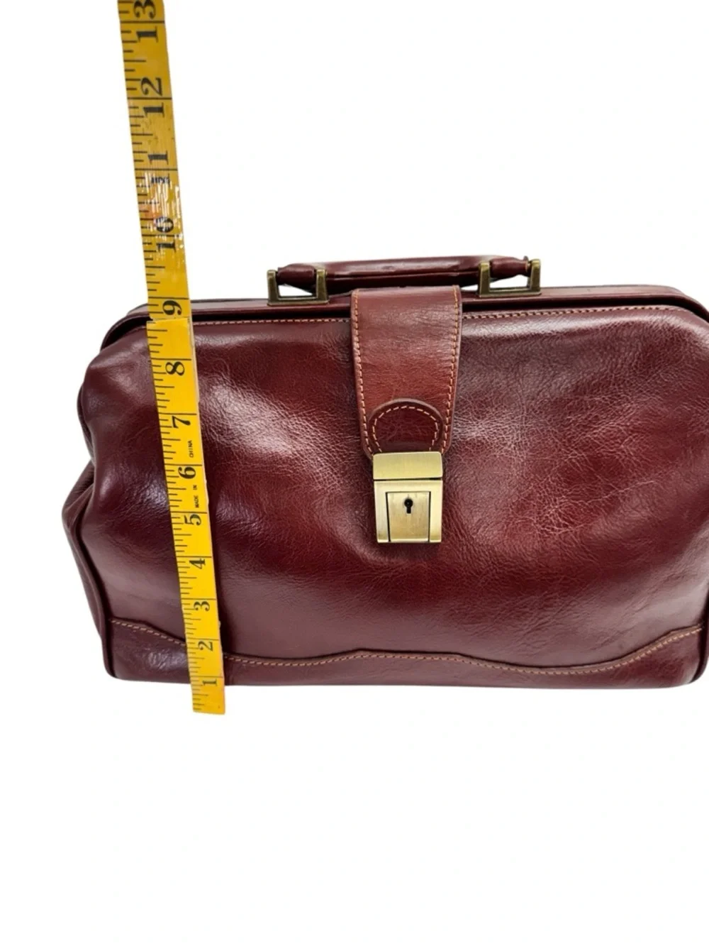 Floto Ciabatta is a modern take on the classic leather doctor bag,